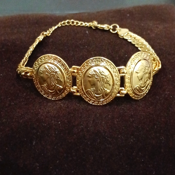 *2/10*Grecian Style Bracelet - Picture 1 of 4